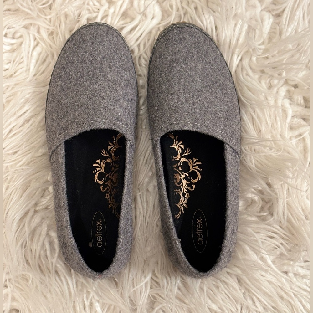 Aetrex Kylie Gray Slip On Fabric Shoes Size 7.5/8 EU 38 Like New